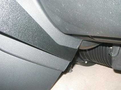 En del av interiören i en Landrover Freelander 98-03, vinklad vy.