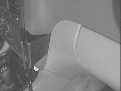 Interiördetalj av Toyota LandCruiser 100, del av instrumentpanelen.