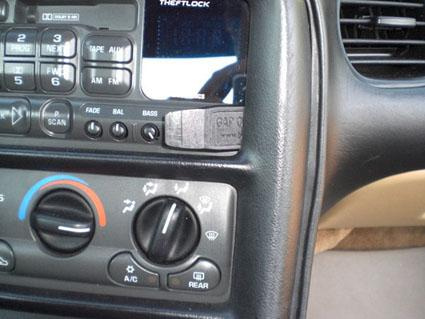 Monteringsbygel för att fästa en enhet i Chevrolet Corvette 97-04.