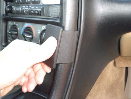 Monteringsbygel för Chevrolet Corvette, enkel installation på mittkonsol.