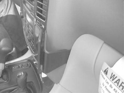 Interiör av Lexus LX, fokuserad på instrumentbrädan och växelspaken.