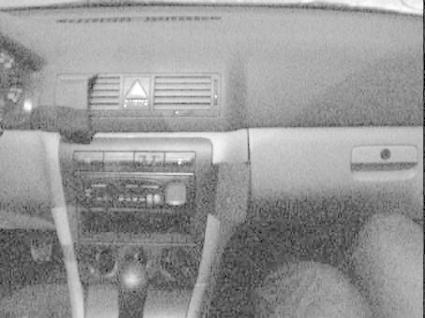 Interiör av en Skoda Octavia 99-06 med instrumentbräda och stereo.
