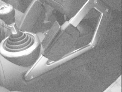 Monteringsbygel för Audi TT, vinklad design vid växelspaken.