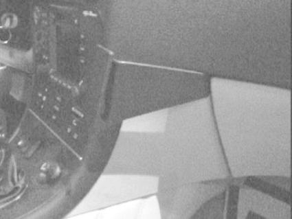 Vinklad monteringsbygel för Alfa Romeo 166, passar mellan skärmad och instrumentpanel.