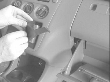 Monteringsbygel som fästs på instrumentbrädan i en Honda HR-V.