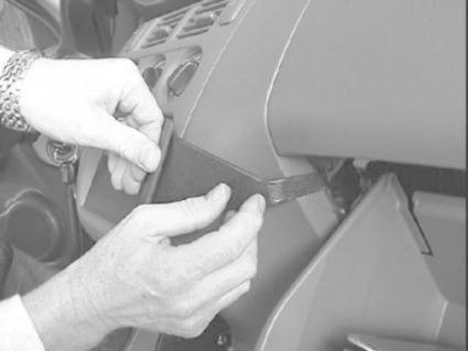 Montering av ProClip monteringsbygel i en Honda HR-V.