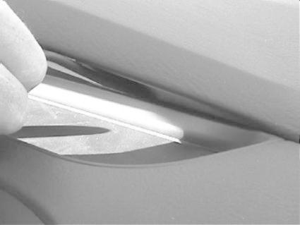 Verktyg används för att fästa en del i bilen. Enkel installation.