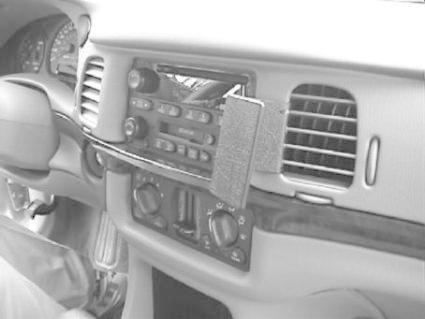 Bilinteriör med stereo och luftutlopp, designad för Chevrolet Impala 00-05.