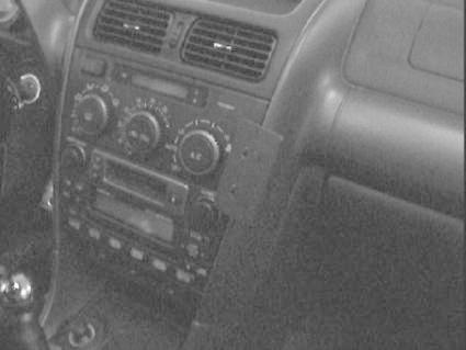 Bilinteriör med stereo och kontrollpanel för Lexus IS 01-05.