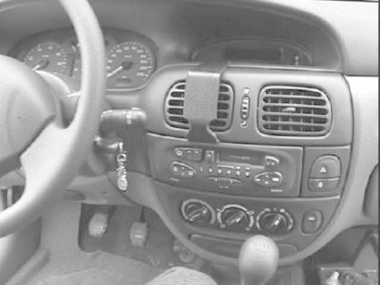 Instrumentpanel med radio, luftutblås och kontroller i Renault Mégane.