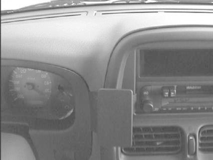 En bild av instrumentbrädan i en Nissan Navara 00-05.