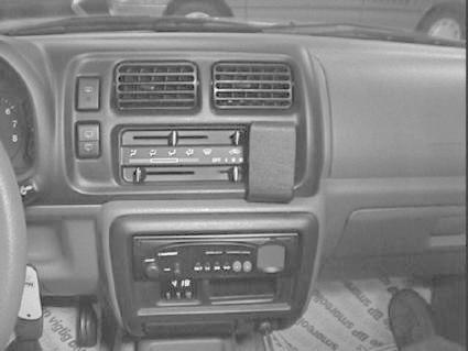 En bilinredning med luftkanaler och kontroller för radio och luftkonditionering.