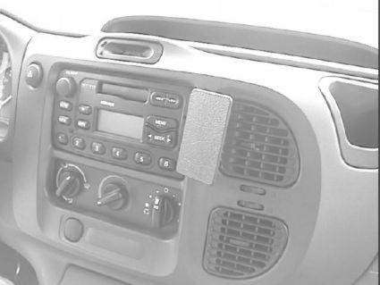 En bilinteriör med en radio och luftventiler.