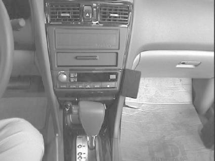 Monteringsbygel för att fästa tillbehör i Nissan Maxima 00-04.