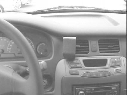 Ett bilinteriör med instrumentbräda och stereo för Hyundai Trajet 00-09.