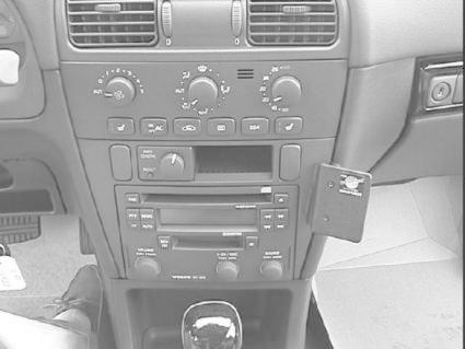 Instrumentbräda med kontroller, radio och växelspak för Volvo S40/V40.