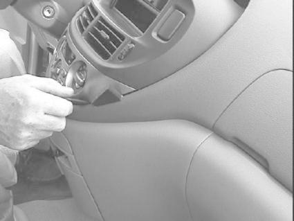 Detalj av instrumentpanel i en Toyota Previa 01-06.