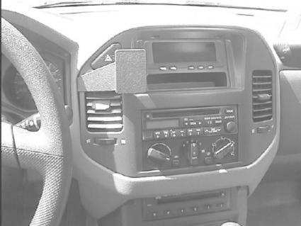 Instrumentpanel med radio och klimatanläggning för Mitsubishi Pajero 00-06.