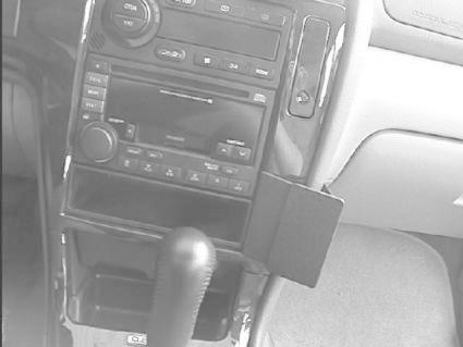 En bilstereo med kontrollpanel och växelspak från Subaru Outback/Legacy 99-03.
