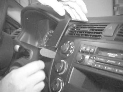 Montering av ProClip på Honda Civic inuti bilen.