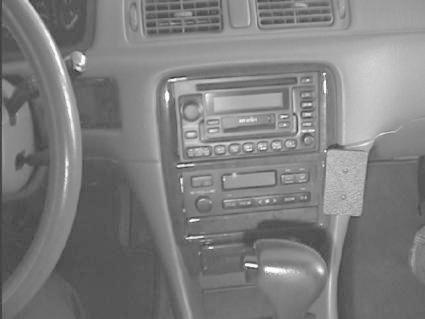 Instrumentpanel med stereo, klimatanläggning och växelspak från Toyota Camry 97-01.