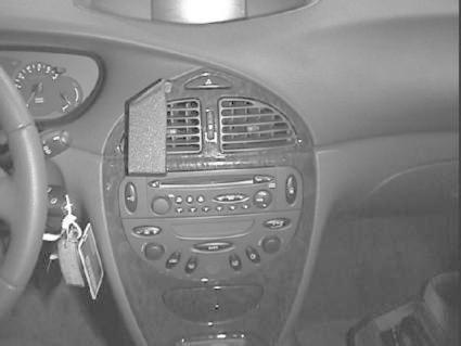 Instrumentbräda med kontroller och luftventiler i en Citroen C5.