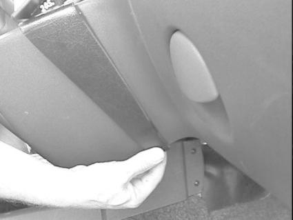 Hårdvara monteras på insidan av en Fiat Doblo.