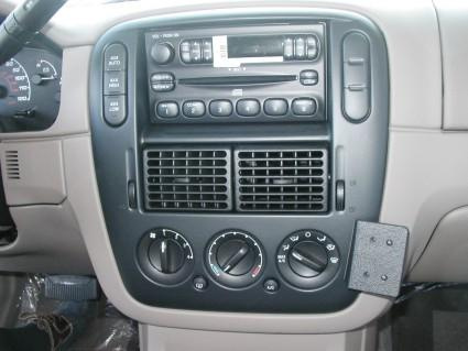Kontrollpanel med ljudsystem och luftkonditionering för Ford Explorer 02-05.