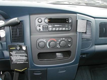 Instrumentbräda med ljudanläggning och kontroller för Dodge Ram Pick Up.