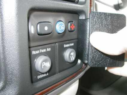 Kontrollpanel med knappar för parkeringshjälp och stabilitetskontroll.