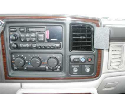 Kontrollpanel med ljudsystem och klimatanläggning i Chevrolet Avalanche 03-06.