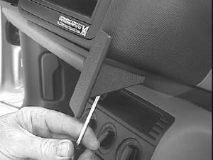 Monteringsbygel för installation av tillbehör i Seat Arosa.