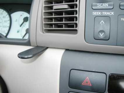 Instrumentbräda med kontrollpanel och luftventil i Toyota Corolla 02-07.