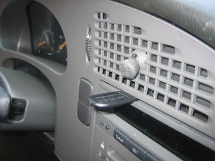 En inredningsdetalj från Saab 9-5, kontroller och luftventil.