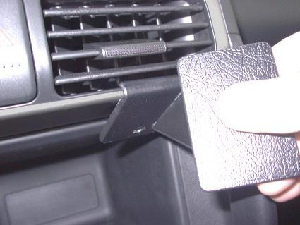 En handsfree hållare för Honda CR-V 02-06, monteras på luftventilen.