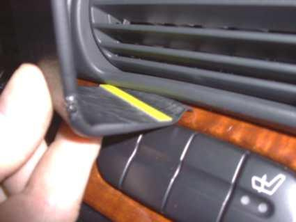 En vinklad del för ventilationssystem till Mercedes Benz C-Klass 00-06.