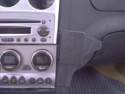 En del av instrumentbrädan med kontroller och knappar.