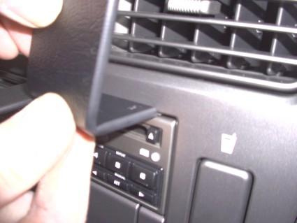 Del av interiör från Subaru Forester, med fokus på ventilationsskydd och kontroller.