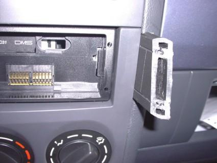 Del av instrumentpanelen med uttag och reglage för luftkonditionering.