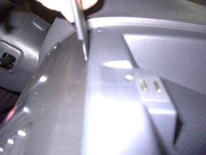 För att justera eller installera något på en centralkonsol.