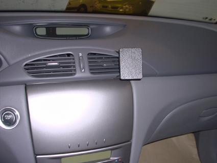 Instrumentbräda med luftventiler och kontrollpanel i Renault Laguna 01-04.