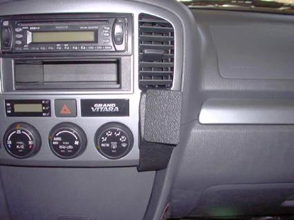 Instrumentbräda för Suzuki Grand Vitara/Xl-7 med stereo och kontroller.