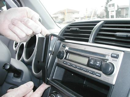 Inställning av stereoanordning i en Honda Element 03-12.