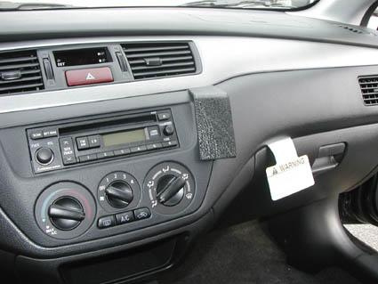 Instrumentbräda med stereo och klimatanläggning för Mitsubishi Lancer 04-07.