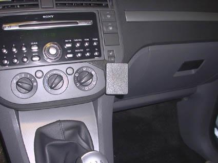 Instrumentpanel med ljudsystem och klimatanläggning.