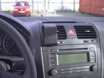 Bilinteriör med instrumentpanel och stereo, Volkswagen Golf V.