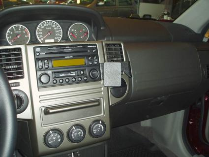 Instrumentbräda med radio, kontroller och hastighetsmätare för Nissan X-Trail 04-07.