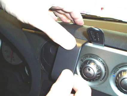 Installation av paneldel i Honda Integra 04-06, med fokus på luftreglage.