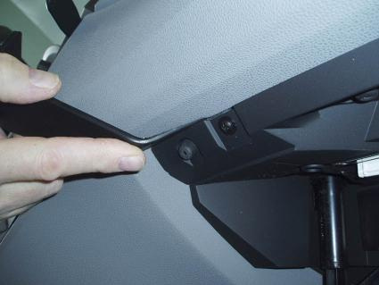 Bild som visar en del av interiören i en BMW X3, med fokus på detaljer och montering.