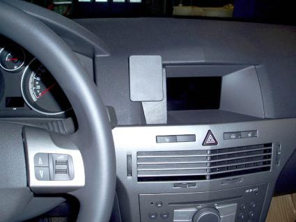 Instrumentbräda för Opel Astra 04-09 med luftventiler och kontroller.